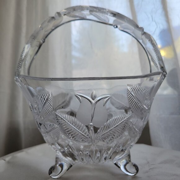 Vintage Fifth Ave Clear Glass Basket With Leaf & Tulip Design - Picture 2 of 5